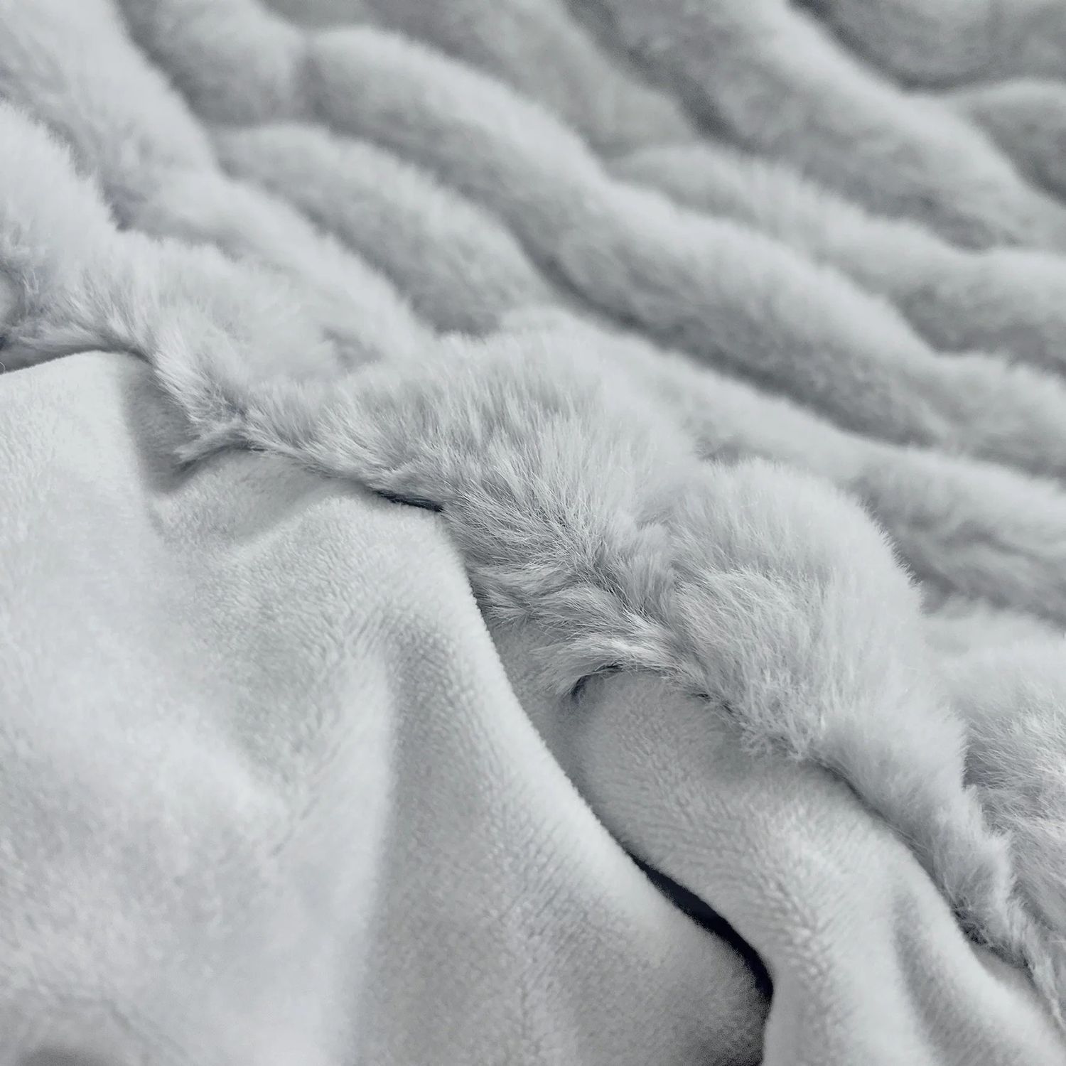 Throw, Mallow Faux Fur Arctic Gray 50x60