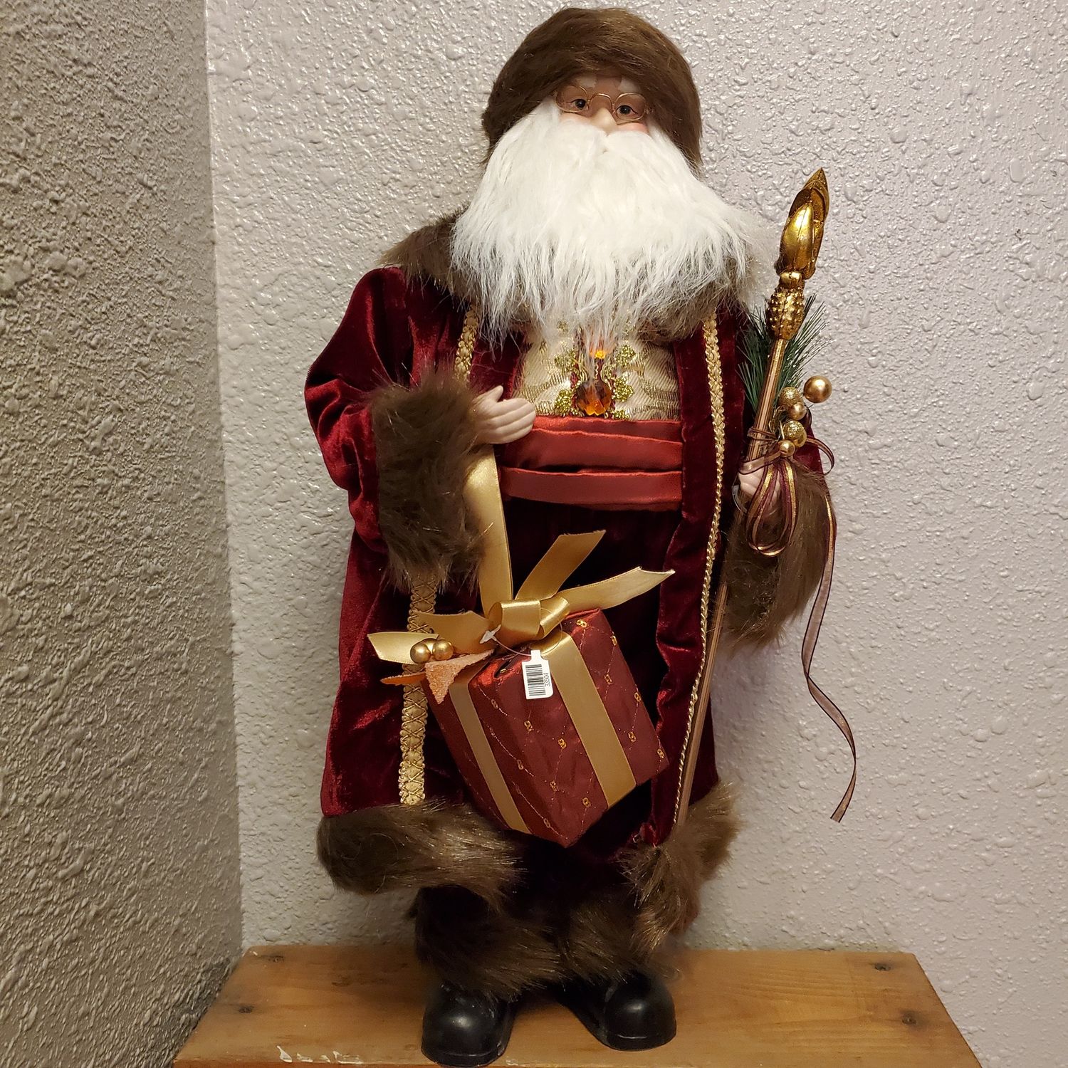 Santa, Burgundy/Gold Lg Present &amp; Staff 22"