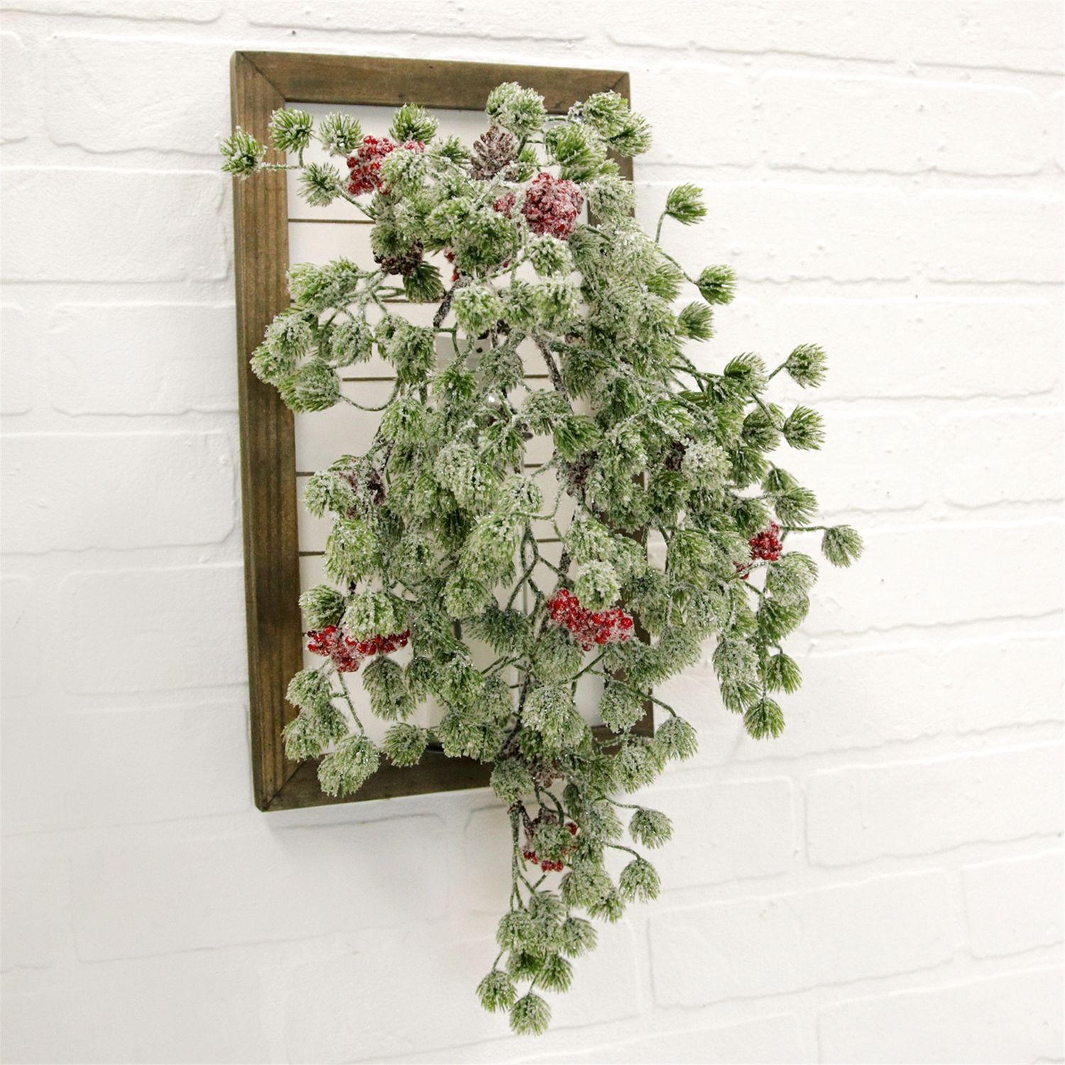 Garland, Japanese Pine &amp; Red Berry Dripping