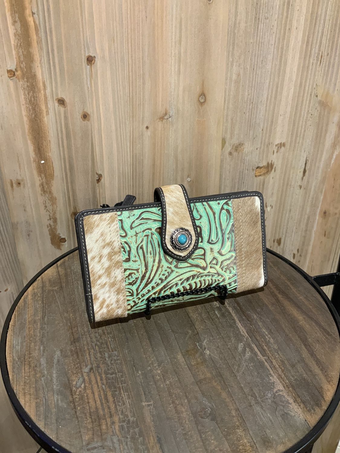 Wallet, Parijat