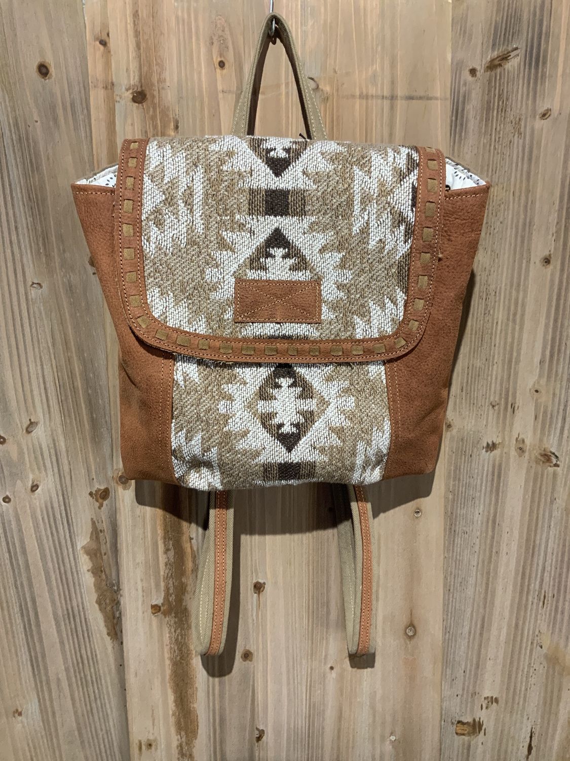 Backpack, Camilla concealed