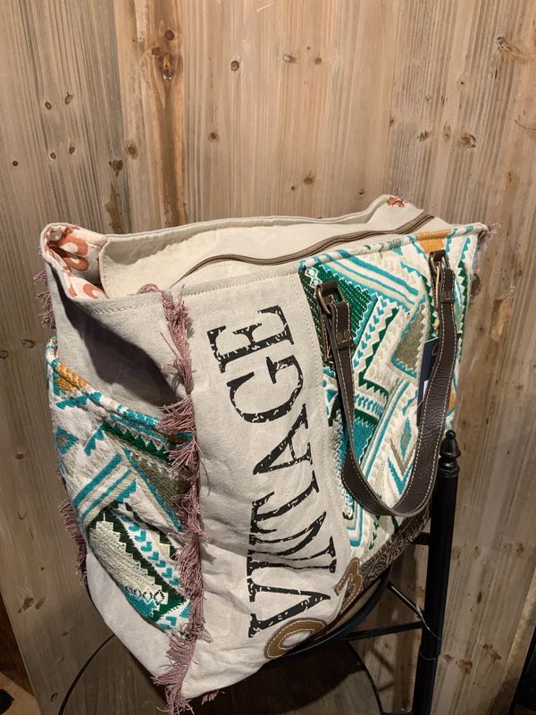 Weekender, Glam Grip