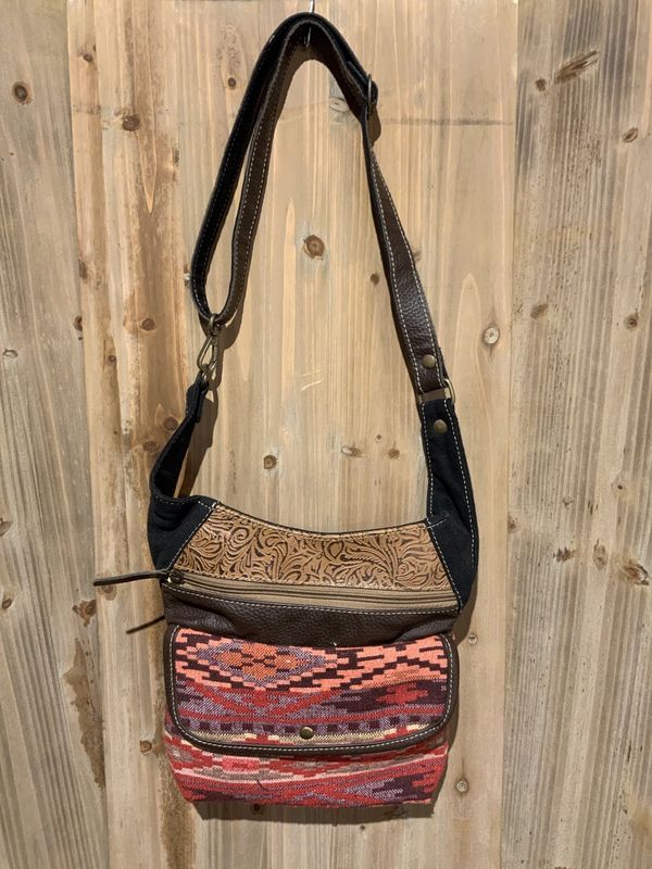 Fanny Pack, Highness