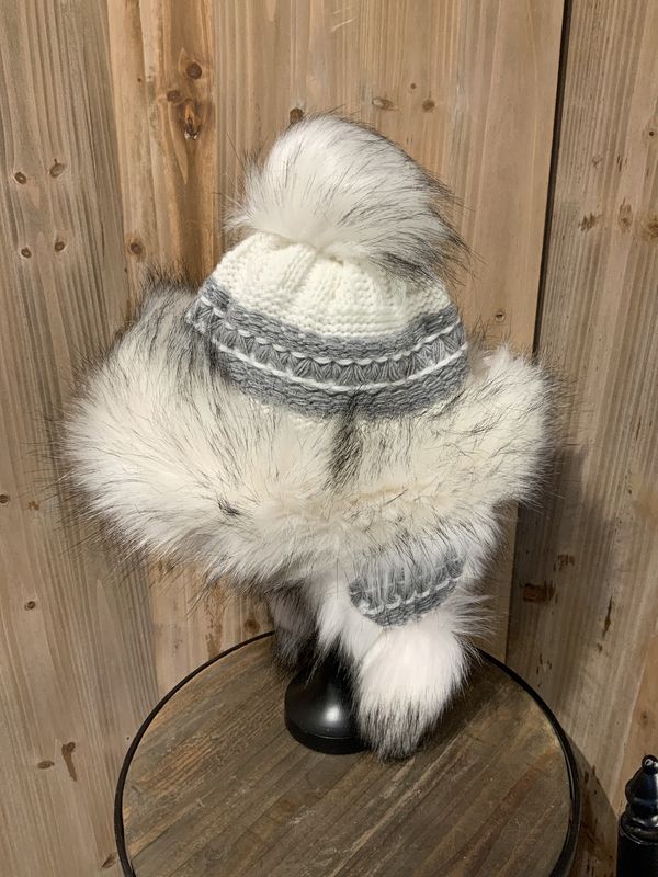 Faux Fur Hat, Bajka Ash
