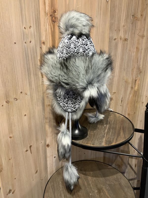 Faux Fur Hat, Bajka Silver