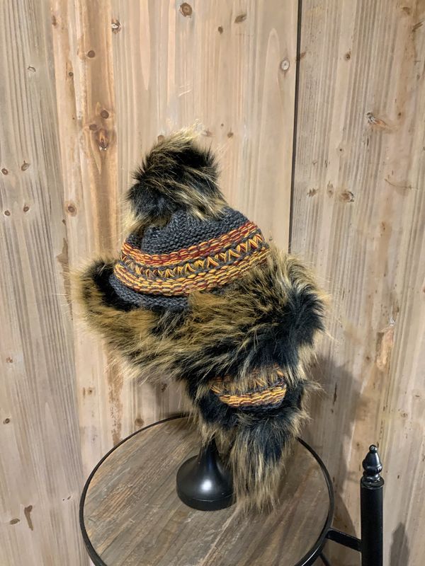 Faux Fur Hat, Bajka Tawny