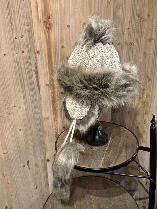 Faux Fur Hat, Bajka Latte