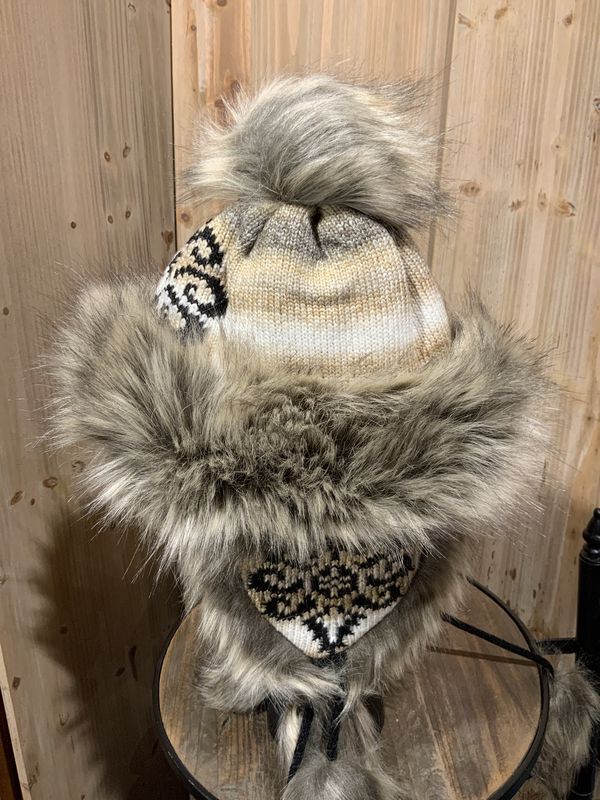 Faux Fur Hat, Bajka Sand