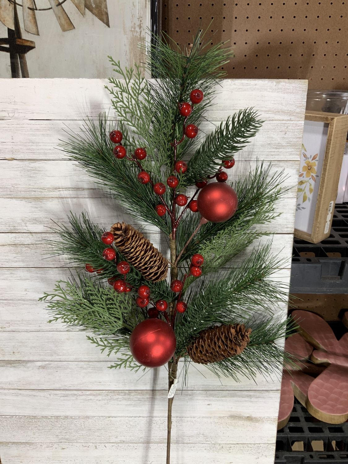 Spray, Pine Berry 26" red orn