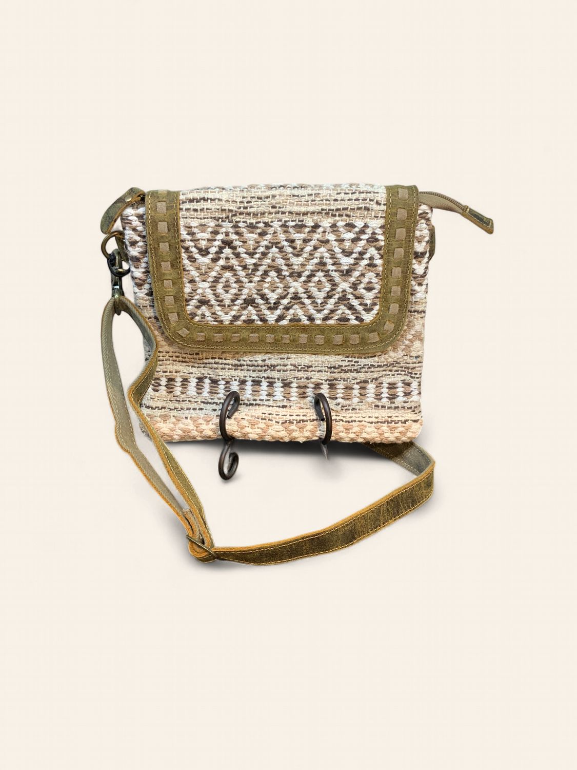 Crossbody, Panchang