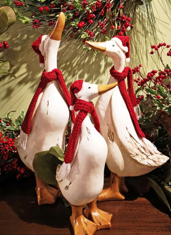 Figurine, Set/3 Goose Family Red Hat/Scarves 15/20/21"
