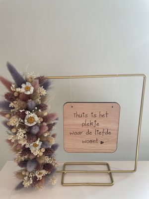 Kadertje met droogbloemen