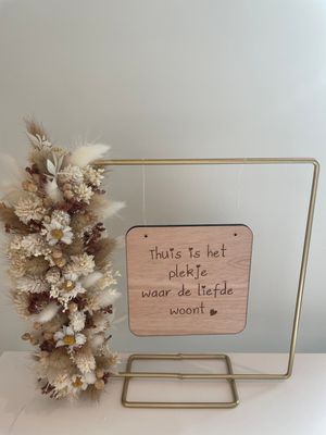 Kadertje met droogbloemen