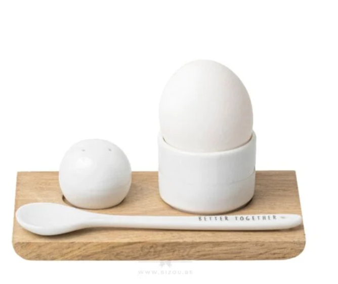 Set : eierdopje plankje, lepel en zoutvaatje