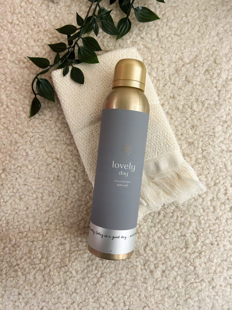 Doucheschuim : "Lovely day"