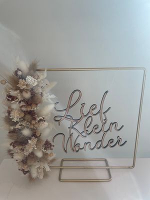 Kadertje met droogbloemen