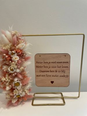 Kadertje met droogbloemen : "meter" of "peter"