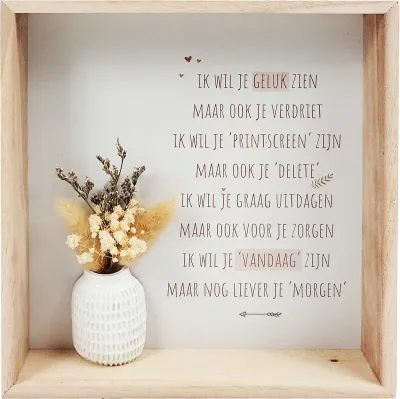 Tekstbord met gedroogde bloempjes