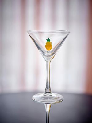 Cocktailglas met ananasfiguurtje