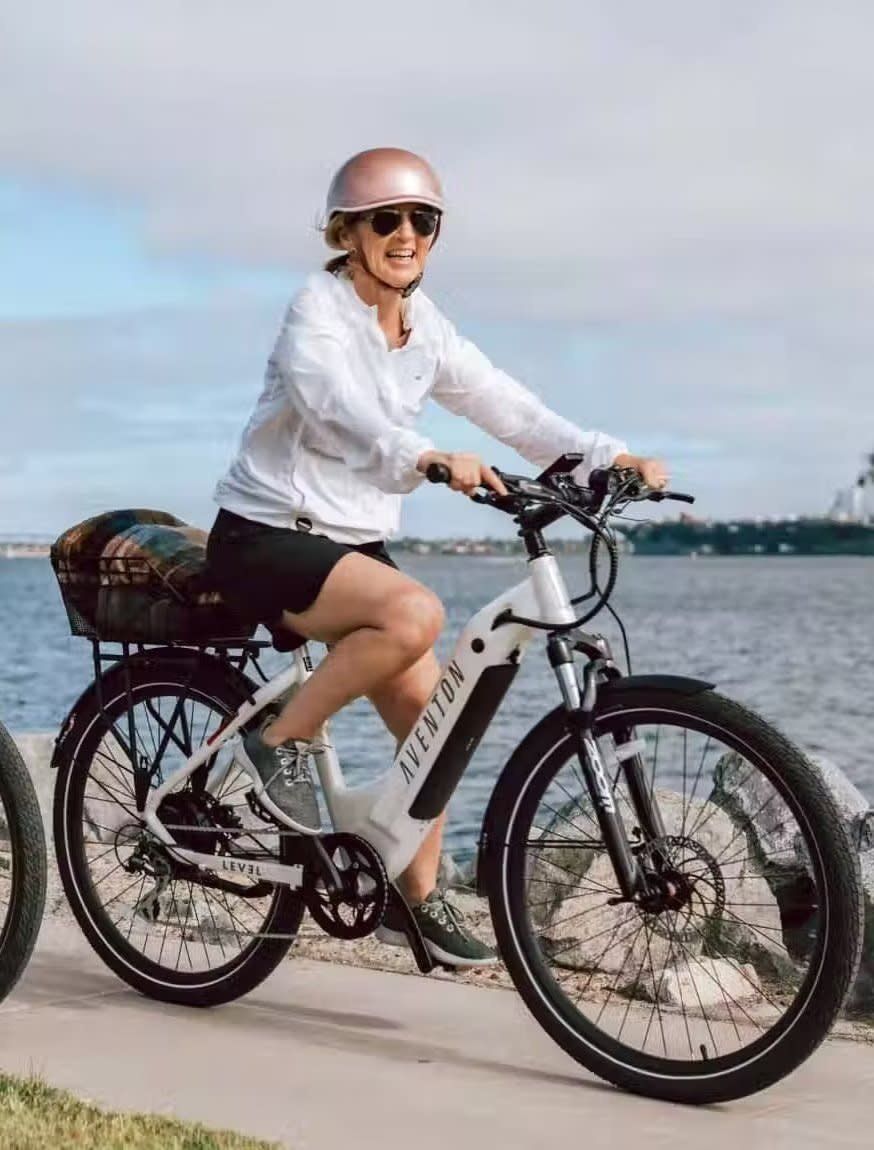 Aventon Level.2 Step Through Commuter
