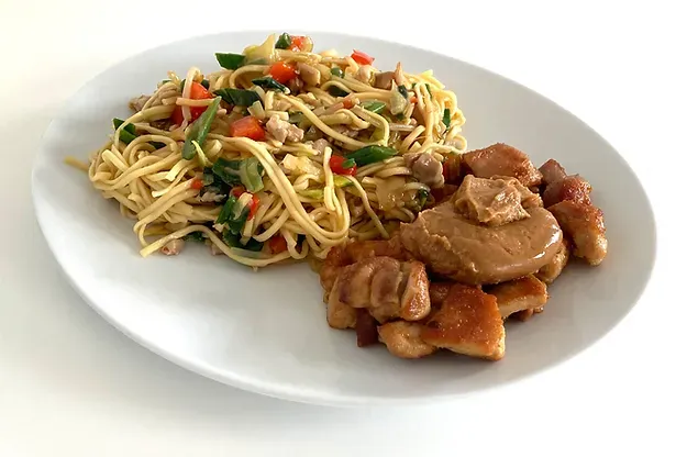Bami goreng met saté