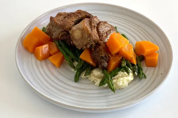 Sticky pork ribs in greens