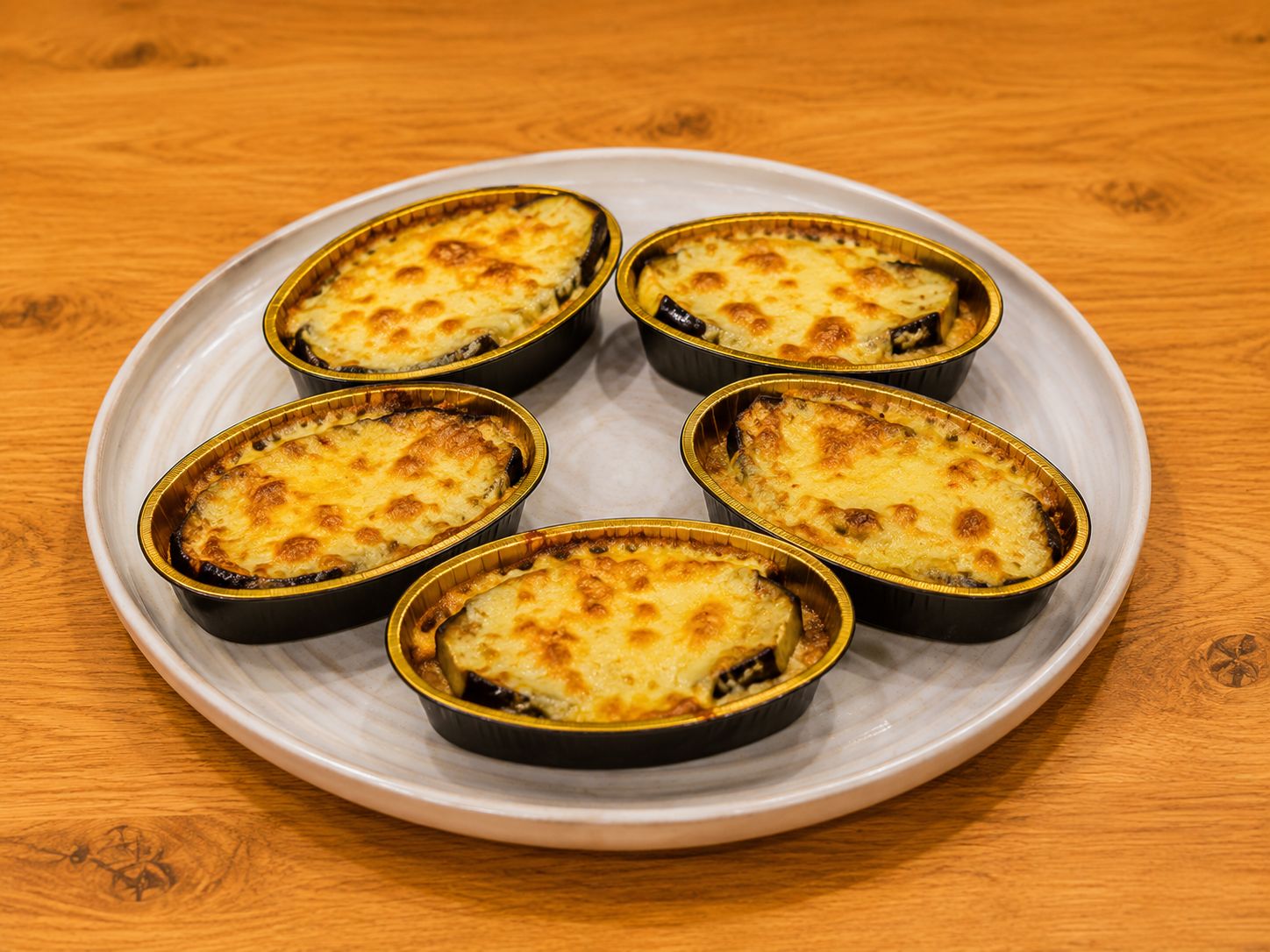 Aubergine met tomaat en mozzarella