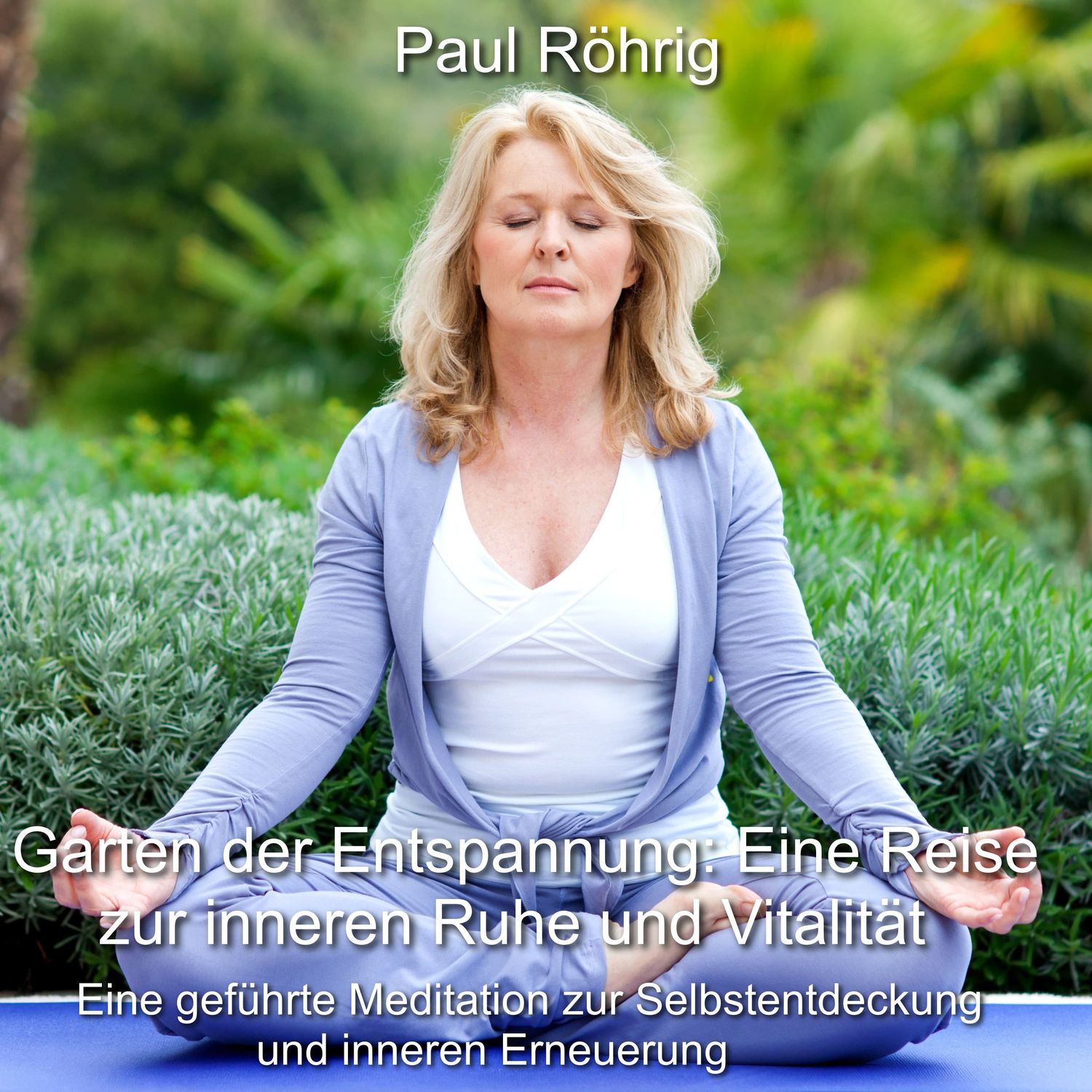  Person meditiert im Gras – Symbol für Entspannung, innere Ruhe und Vitalität durch geführte Meditation im Grünen.
