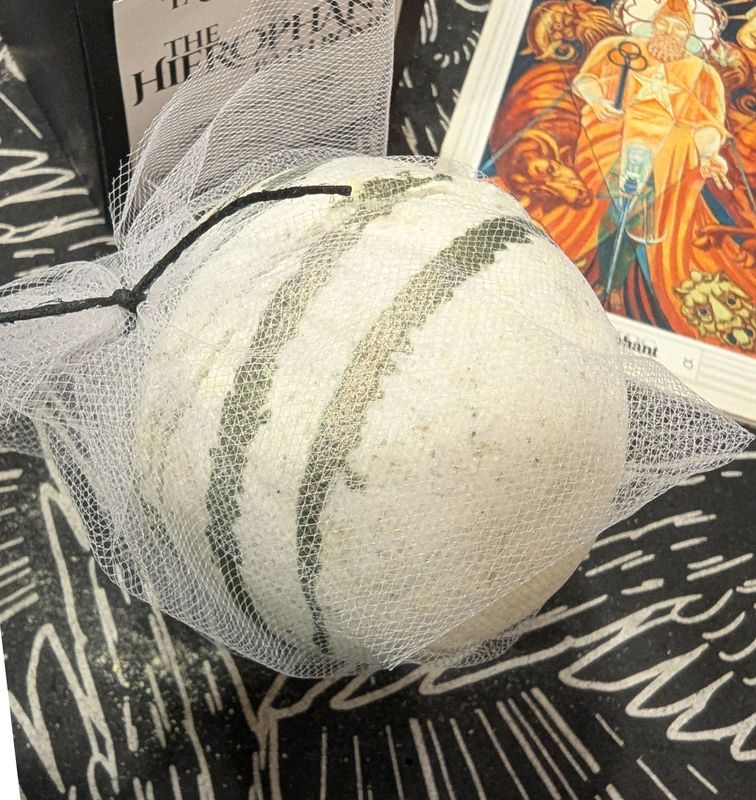 The Hierophant Bath Bomb - V