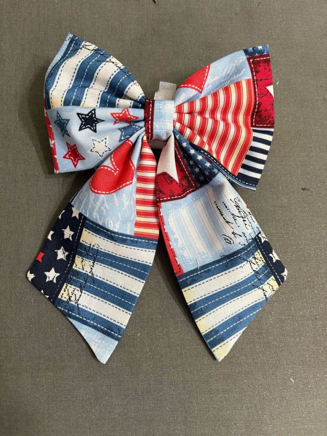 Pawtriotic love Bow