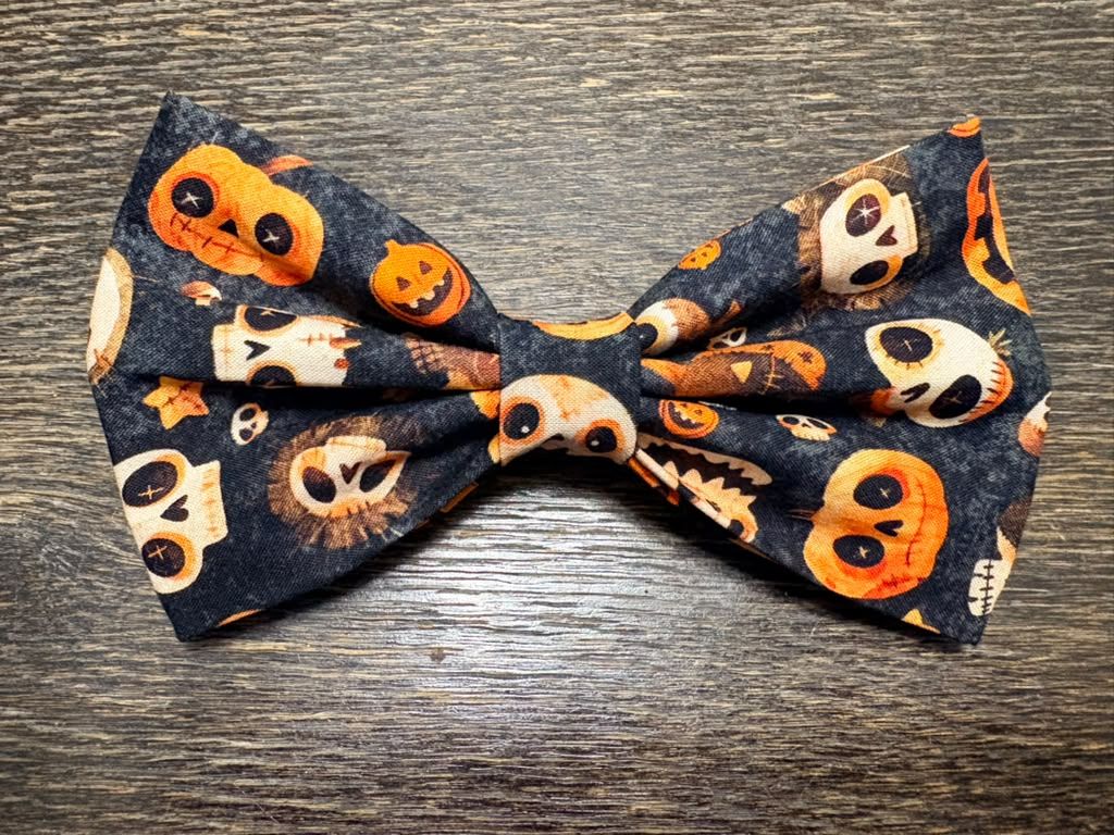 Pumpkins and skulls Bow
