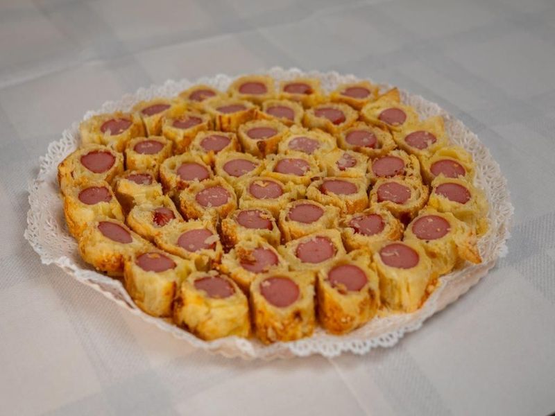 Voulevant con wurstel tirolesi - 50 pz
