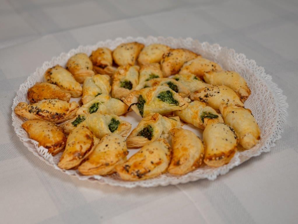 Sfogliatine con salsicce e cime di rapa e calzoncini ripieni gusti vari - 50 pz