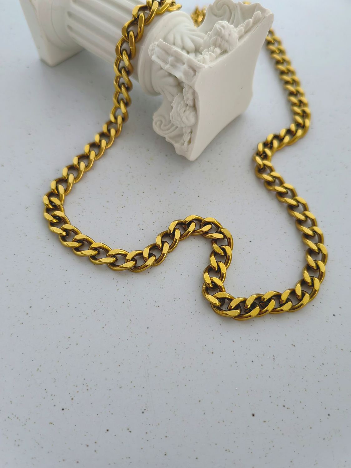 CHUNKY CHAIN NECKLACE
