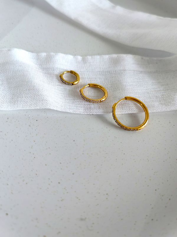 DAINTY HOOPS