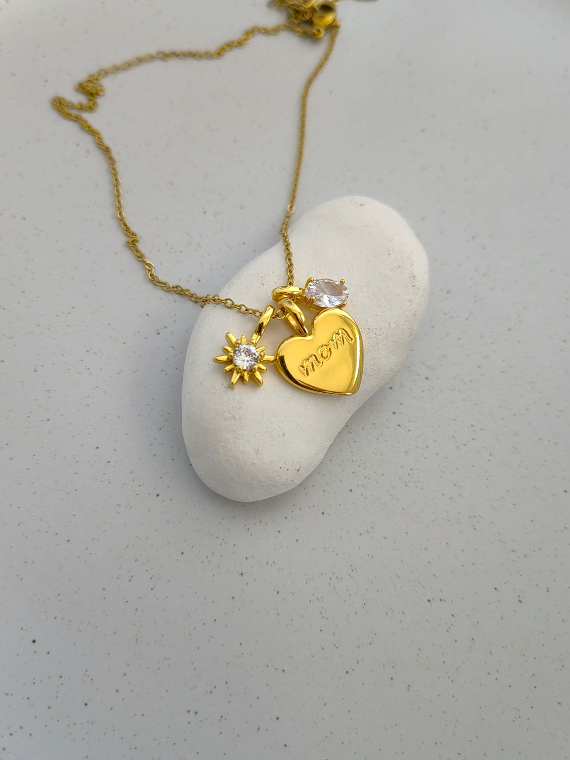 MOM HEART NECKLACE