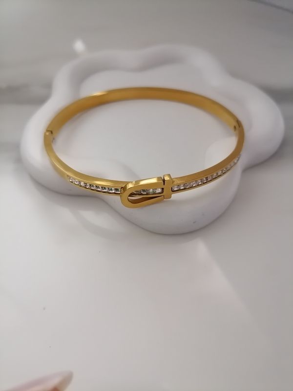 LOVE BANGLE