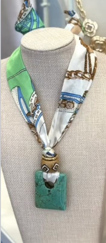 SCARF NECKLACE-GREEN STONE