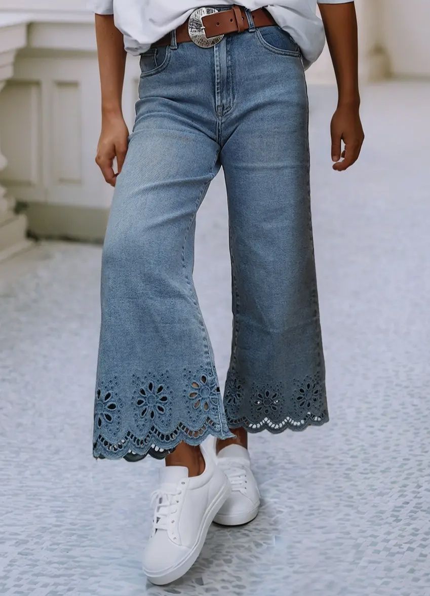 EMBROIDERED CROPPED HIGH WAIST JEANS