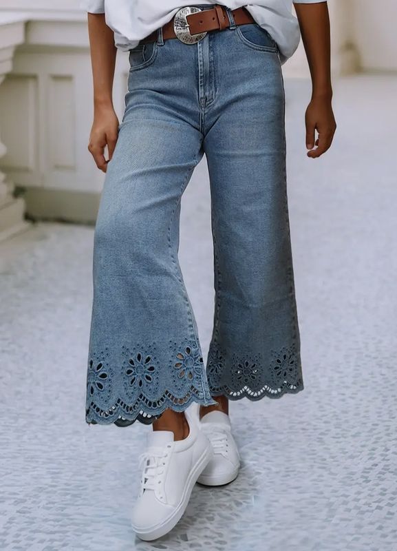 EMBROIDERED CROPPED HIGH WAIST JEANS