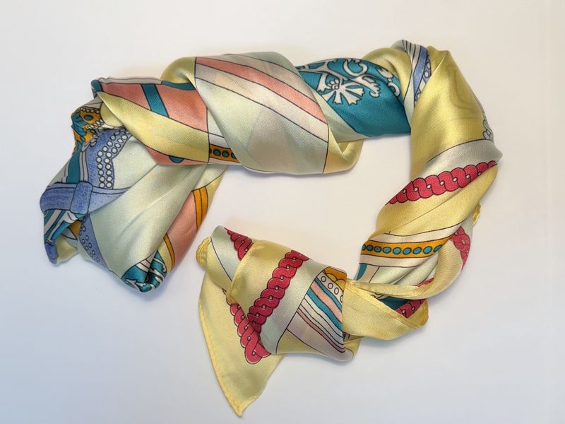 VINTAGE-INSPIRED SQUARE SCARF (click to see options)