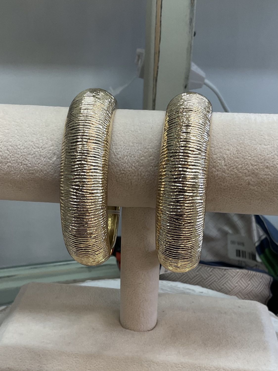 TEXTURED GOLD-FILLED BANGLE