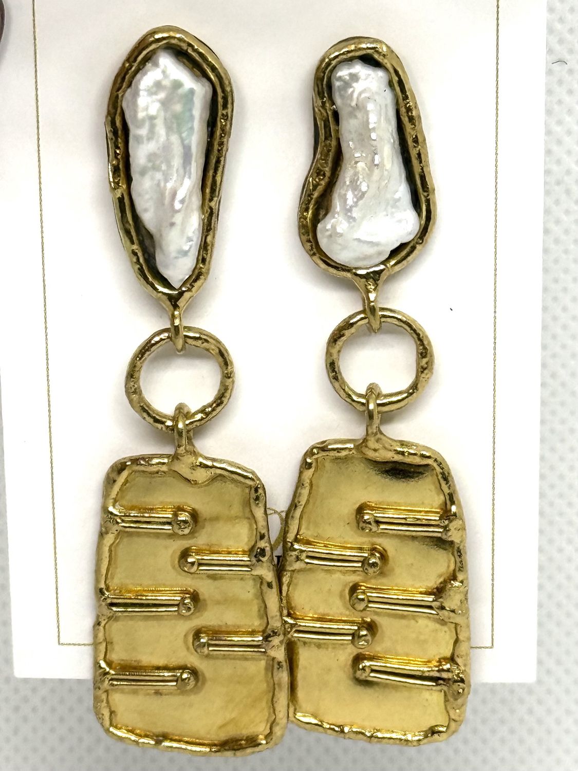 GEO DANGLES WITH PEARL