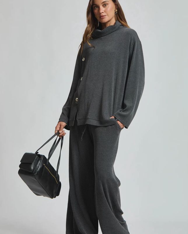 2-PIECE BLACK TRAVEL SET