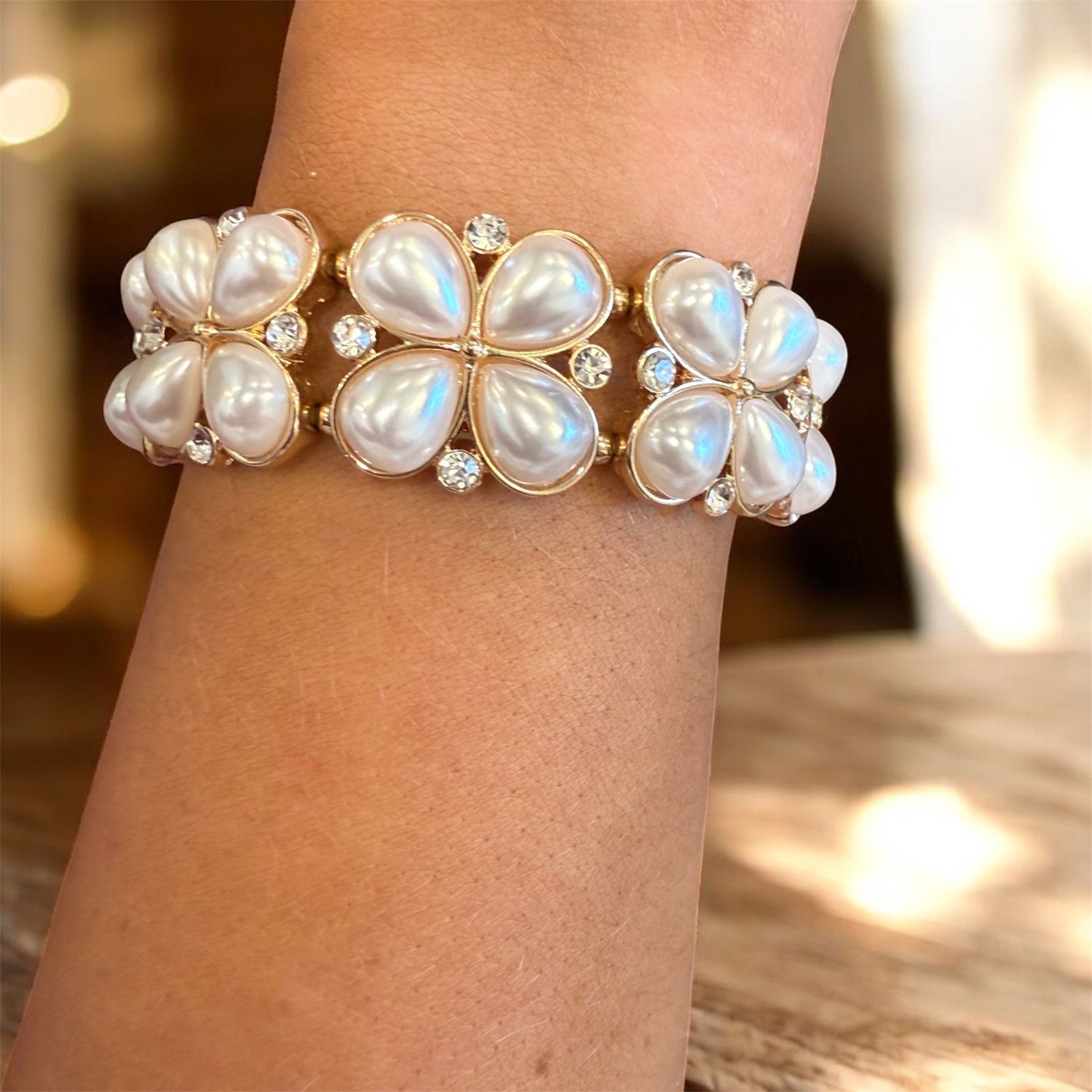 ELLIE STRETCH PEARL BANGLE