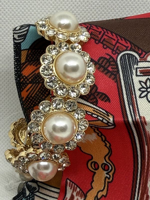 HOLIDAY PEARL STRETCH BRACELET