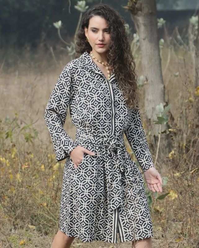 BLACK GEO PRINT SHIRT DRESS