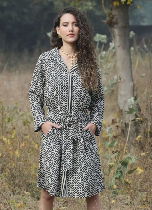 BLACK GEO PRINT SHIRT DRESS