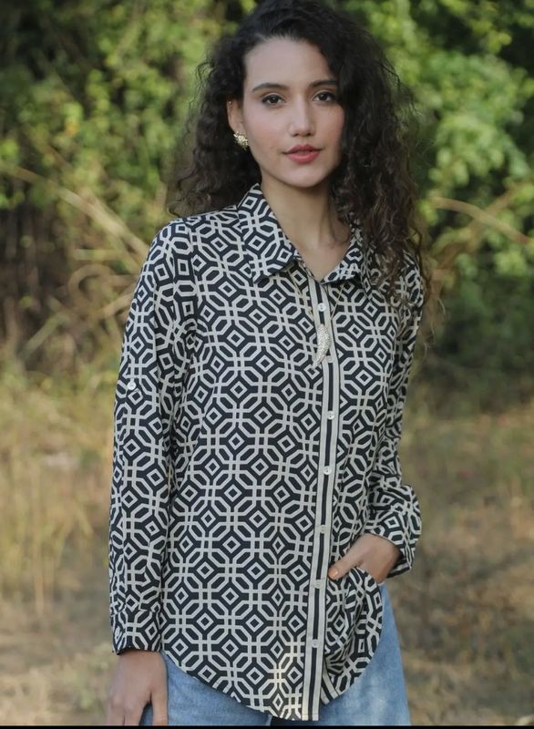 BLACK GEO PRINT BUTTON DOWN BLOUSE