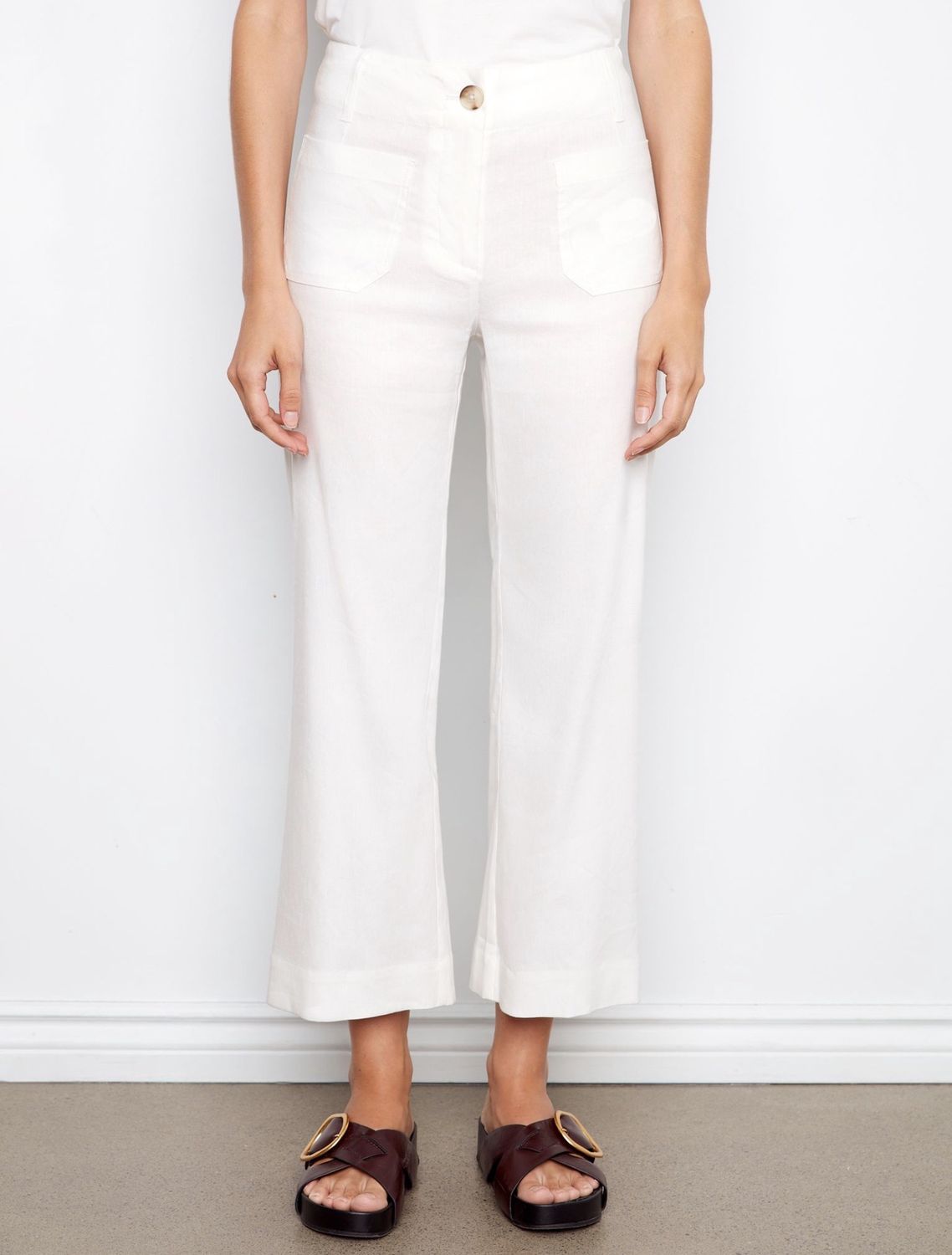 WHITE COTTON TWILL FLARE PATCH POCKET PANT